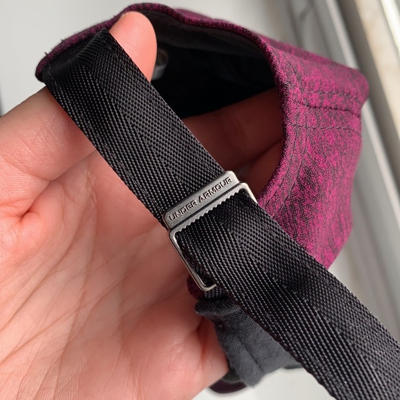 Under Armour breathable sweat proof hat - Picture 3 of 3